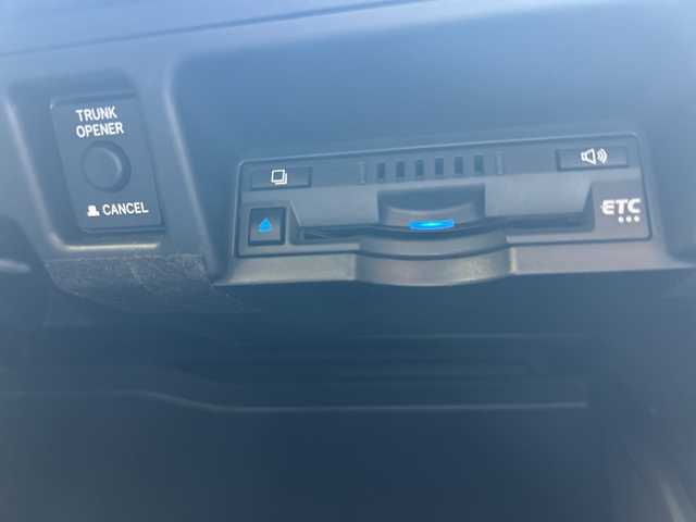 トヨタ クラウン ハイブリッド S エレガンススタイルⅡ 愛知県 2020(令2)年 2万km ホワイトパールクリスタルシャイン ハーフレザーシート/純正ナビ/フルセグTV・AM・FM・SD・CS・DVD・USB/パノラミックビューモニター/サイドカメラ/バックカメラ/前席シートヒーター/前席パワーシート/ステアリングヒーター/ブラインドスポットモニター（BSM)/プリクラッシュセーフティ/レーダークルーズコントロール/リヤクロストラフィックアラート/クリアランスソナー/ビルトインETC/オートライト/LEDヘッドライト/フォグランプ/ステアリングスイッチ/純正前方ドライブレコーダー/純正フロアマット/純正ドアバイザー/保証書/取扱説明書/スペアスマートキー/ディーラー点検整備記録簿R3 R7