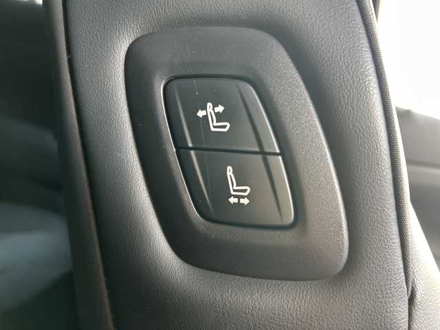 トヨタ クラウン ハイブリッド S エレガンススタイルⅡ 愛知県 2020(令2)年 2万km ホワイトパールクリスタルシャイン ハーフレザーシート/純正ナビ/フルセグTV・AM・FM・SD・CS・DVD・USB/パノラミックビューモニター/サイドカメラ/バックカメラ/前席シートヒーター/前席パワーシート/ステアリングヒーター/ブラインドスポットモニター（BSM)/プリクラッシュセーフティ/レーダークルーズコントロール/リヤクロストラフィックアラート/クリアランスソナー/ビルトインETC/オートライト/LEDヘッドライト/フォグランプ/ステアリングスイッチ/純正前方ドライブレコーダー/純正フロアマット/純正ドアバイザー/保証書/取扱説明書/スペアスマートキー/ディーラー点検整備記録簿R3 R7