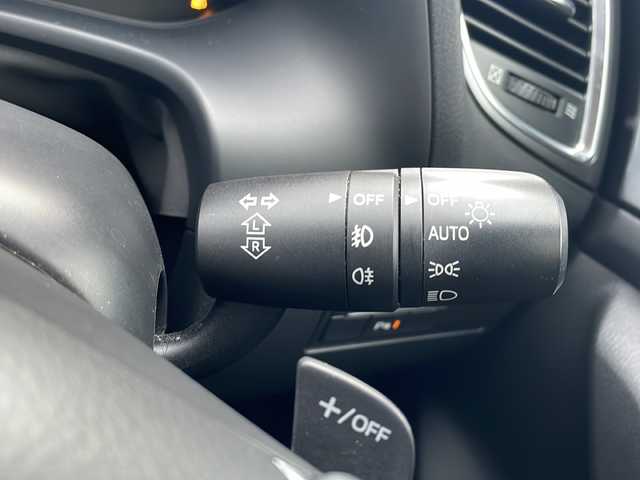 マツダ アクセラ スポーツ XD プロアクティブ 青森県 2016(平28)年 8.6万km ソウルレッドプレミアムメタリック ・4WD/・サンルーフ/・純正ナビ/・フルセグ/・Bluetooth/CD/DVD/・プレミアムサウンド（BOSE）/・バックカメラ/・横滑り防止/・衝突被害軽減ブレーキ/・クルコン（追従有）/・オートライト/・MT付AT/・ETC/・パドルシフト/・パワーシート/・シートヒーター/・ハンドルヒーター/・プッシュスタート/・スマートキー/・純正フロアマット/・社外ドアバイザー