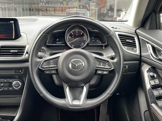 マツダ アクセラ スポーツ XD プロアクティブ 青森県 2016(平28)年 8.6万km ソウルレッドプレミアムメタリック ・4WD/・サンルーフ/・純正ナビ/・フルセグ/・Bluetooth/CD/DVD/・プレミアムサウンド（BOSE）/・バックカメラ/・横滑り防止/・衝突被害軽減ブレーキ/・クルコン（追従有）/・オートライト/・MT付AT/・ETC/・パドルシフト/・パワーシート/・シートヒーター/・ハンドルヒーター/・プッシュスタート/・スマートキー/・純正フロアマット/・社外ドアバイザー