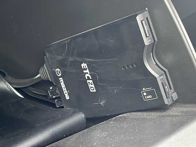 マツダ アクセラ スポーツ XD プロアクティブ 青森県 2016(平28)年 8.6万km ソウルレッドプレミアムメタリック ・4WD/・サンルーフ/・純正ナビ/・フルセグ/・Bluetooth/CD/DVD/・プレミアムサウンド（BOSE）/・バックカメラ/・横滑り防止/・衝突被害軽減ブレーキ/・クルコン（追従有）/・オートライト/・MT付AT/・ETC/・パドルシフト/・パワーシート/・シートヒーター/・ハンドルヒーター/・プッシュスタート/・スマートキー/・純正フロアマット/・社外ドアバイザー