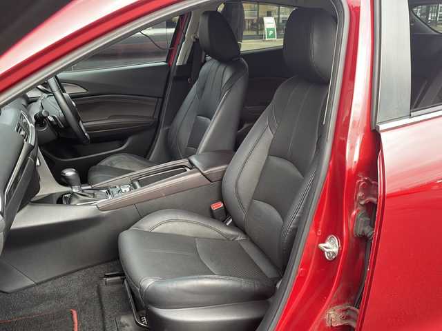 マツダ アクセラ スポーツ XD プロアクティブ 青森県 2016(平28)年 8.6万km ソウルレッドプレミアムメタリック ・4WD/・サンルーフ/・純正ナビ/・フルセグ/・Bluetooth/CD/DVD/・プレミアムサウンド（BOSE）/・バックカメラ/・横滑り防止/・衝突被害軽減ブレーキ/・クルコン（追従有）/・オートライト/・MT付AT/・ETC/・パドルシフト/・パワーシート/・シートヒーター/・ハンドルヒーター/・プッシュスタート/・スマートキー/・純正フロアマット/・社外ドアバイザー