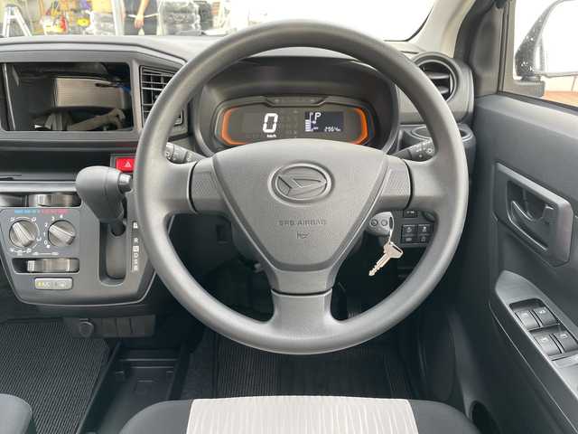 ダイハツ ミラ イース L SAⅢ 青森県 2024(令6)年 0.3万km プラムブラウンクリスタルマイカ 4WD/寒冷地仕様/スマートアシストIII/衝突回避支援ブレーキ/車線逸脱警報/誤発進抑制制御/オートハイビーム/前後コーナーセンサー/キーレスエントリー/オートライト/アイドリングストップ/純正フロアマット/スペアキー/取扱説明書・保証書