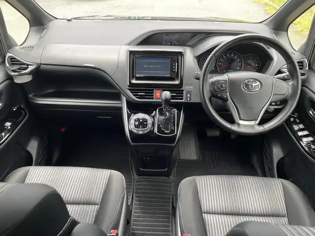 トヨタ ヴォクシー ZS 煌Ⅱ 福岡県 2019(令1)年 4.3万km ブラック ＳＤナビ　/Ｂｌｕｅｔｏｏｔｈ/フルセグ/ＣＤ/ＤＶＤ/両側電動スライドドア　/モデリスタエアロ　/バックカメラ　/ＥＴＣ　/クルーズコントロール　/レーンキープアシスト　/オートマチックハイビーム　/ＬＥＤライト