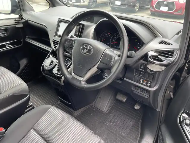 トヨタ ヴォクシー ZS 煌Ⅱ 福岡県 2019(令1)年 4.3万km ブラック ＳＤナビ　/Ｂｌｕｅｔｏｏｔｈ/フルセグ/ＣＤ/ＤＶＤ/両側電動スライドドア　/モデリスタエアロ　/バックカメラ　/ＥＴＣ　/クルーズコントロール　/レーンキープアシスト　/オートマチックハイビーム　/ＬＥＤライト