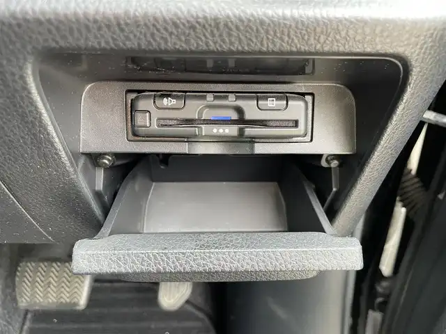 トヨタ ヴォクシー ZS 煌Ⅱ 福岡県 2019(令1)年 4.3万km ブラック ＳＤナビ　/Ｂｌｕｅｔｏｏｔｈ/フルセグ/ＣＤ/ＤＶＤ/両側電動スライドドア　/モデリスタエアロ　/バックカメラ　/ＥＴＣ　/クルーズコントロール　/レーンキープアシスト　/オートマチックハイビーム　/ＬＥＤライト