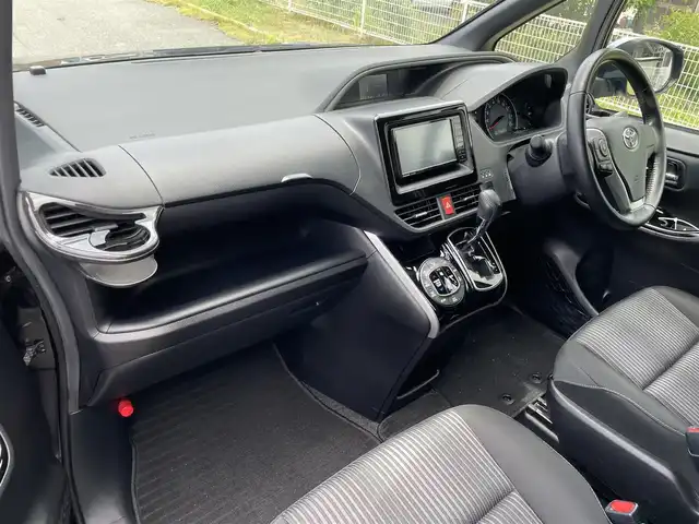 トヨタ ヴォクシー ZS 煌Ⅱ 福岡県 2019(令1)年 4.3万km ブラック ＳＤナビ　/Ｂｌｕｅｔｏｏｔｈ/フルセグ/ＣＤ/ＤＶＤ/両側電動スライドドア　/モデリスタエアロ　/バックカメラ　/ＥＴＣ　/クルーズコントロール　/レーンキープアシスト　/オートマチックハイビーム　/ＬＥＤライト