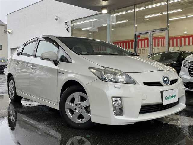 トヨタ プリウス S　LEDエディション 神奈川県 2011(平23)年 7万km ホワイトパールクリスタルシャイン 登録時走行距離69843km/ワンオーナー/社外メモリナビ/　【CD/DVD/フルセグTV】/横滑り防止/ビルトインETC/オートライト/純正HIDライト/ヘッドライトレベライザー/フォグランプ/スマートキー/プッシュスタート/純正アルミホイール 15インチ/ドアバイザー/純正フロアマット/リアプライバシーガラス/スペアキー×1【カードキー】/新車時整備手帳（保証書）/取扱説明書