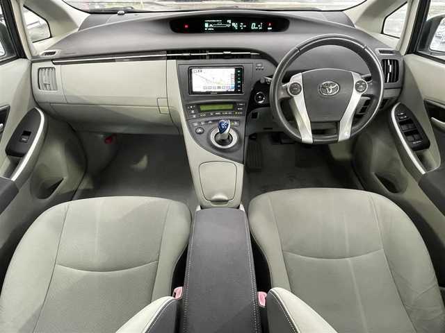 トヨタ プリウス S　LEDエディション 神奈川県 2011(平23)年 7万km ホワイトパールクリスタルシャイン 登録時走行距離69843km/ワンオーナー/社外メモリナビ/　【CD/DVD/フルセグTV】/横滑り防止/ビルトインETC/オートライト/純正HIDライト/ヘッドライトレベライザー/フォグランプ/スマートキー/プッシュスタート/純正アルミホイール 15インチ/ドアバイザー/純正フロアマット/リアプライバシーガラス/スペアキー×1【カードキー】/新車時整備手帳（保証書）/取扱説明書