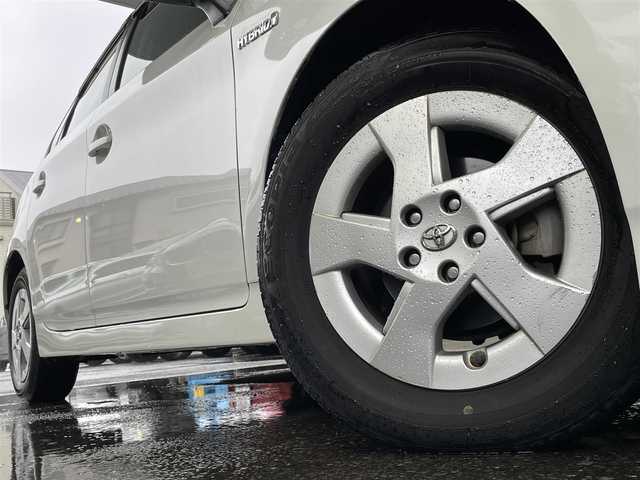 トヨタ プリウス S　LEDエディション 神奈川県 2011(平23)年 7万km ホワイトパールクリスタルシャイン 登録時走行距離69843km/ワンオーナー/社外メモリナビ/　【CD/DVD/フルセグTV】/横滑り防止/ビルトインETC/オートライト/純正HIDライト/ヘッドライトレベライザー/フォグランプ/スマートキー/プッシュスタート/純正アルミホイール 15インチ/ドアバイザー/純正フロアマット/リアプライバシーガラス/スペアキー×1【カードキー】/新車時整備手帳（保証書）/取扱説明書