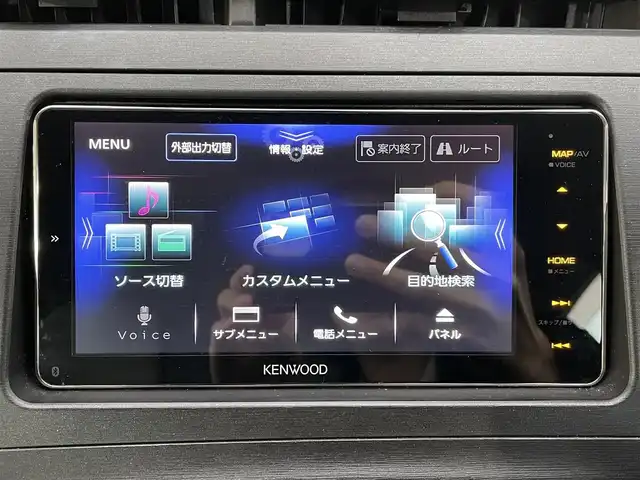 トヨタ プリウス S　LEDエディション 神奈川県 2011(平23)年 7万km ホワイトパールクリスタルシャイン 登録時走行距離69843km/ワンオーナー/社外メモリナビ/　【CD/DVD/フルセグTV】/横滑り防止/ビルトインETC/オートライト/純正HIDライト/ヘッドライトレベライザー/フォグランプ/スマートキー/プッシュスタート/純正アルミホイール 15インチ/ドアバイザー/純正フロアマット/リアプライバシーガラス/スペアキー×1【カードキー】/新車時整備手帳（保証書）/取扱説明書