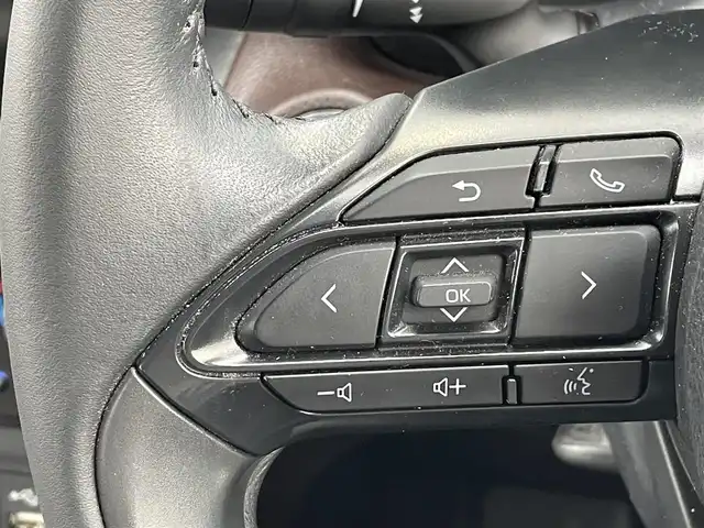 トヨタ ヤリスクロス ハイブリッド Z 福岡県 2022(令4)年 3.1万km ブラックマイカ/ホワイトパールクリスタルシャイン 2トーン 純正ディスプレイオーディオナビ/フルセグＴＶ/Bluetooth/バックカメラ/ＰＣＳ/ＬＴＡ/ＲＳＡ/ＰＫＳＢ/クリアランスソナー/レーダークルーズコントロール/前席シートヒーター/パワーシート/純正アルミ/ＥＴＣ/電動パーキング/ブレーキホールド/スマートキー/プッシュスタート/ハーフレザー