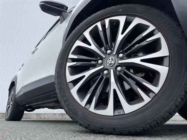 トヨタ ヤリスクロス ハイブリッド Z 福岡県 2022(令4)年 3.1万km ブラックマイカ/ホワイトパールクリスタルシャイン 2トーン 純正ディスプレイオーディオナビ/フルセグＴＶ/Bluetooth/バックカメラ/ＰＣＳ/ＬＴＡ/ＲＳＡ/ＰＫＳＢ/クリアランスソナー/レーダークルーズコントロール/前席シートヒーター/パワーシート/純正アルミ/ＥＴＣ/電動パーキング/ブレーキホールド/スマートキー/プッシュスタート/ハーフレザー