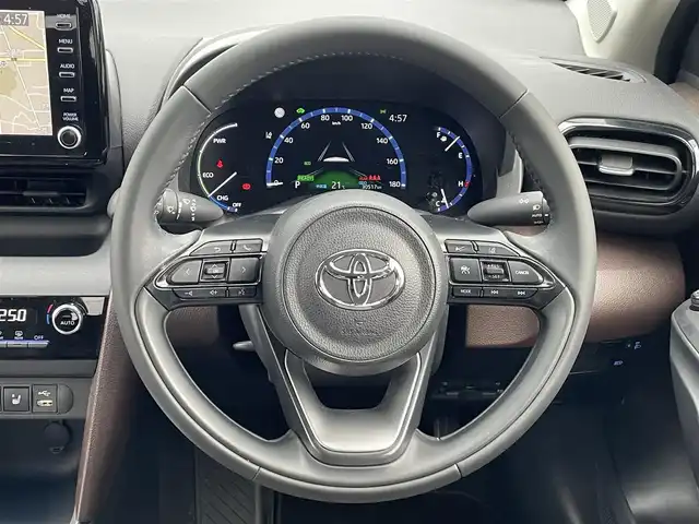 トヨタ ヤリスクロス ハイブリッド Z 福岡県 2022(令4)年 3.1万km ブラックマイカ/ホワイトパールクリスタルシャイン 2トーン 純正ディスプレイオーディオナビ/フルセグＴＶ/Bluetooth/バックカメラ/ＰＣＳ/ＬＴＡ/ＲＳＡ/ＰＫＳＢ/クリアランスソナー/レーダークルーズコントロール/前席シートヒーター/パワーシート/純正アルミ/ＥＴＣ/電動パーキング/ブレーキホールド/スマートキー/プッシュスタート/ハーフレザー