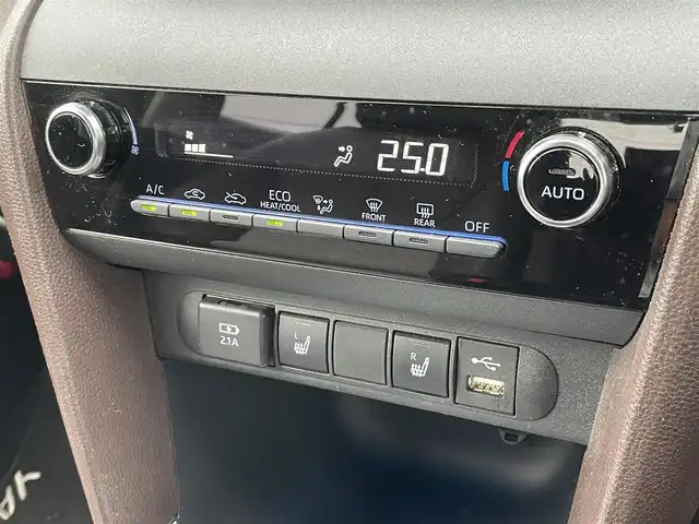 トヨタ ヤリスクロス ハイブリッド Z 福岡県 2022(令4)年 3.1万km ブラックマイカ/ホワイトパールクリスタルシャイン 2トーン 純正ディスプレイオーディオナビ/フルセグＴＶ/Bluetooth/バックカメラ/ＰＣＳ/ＬＴＡ/ＲＳＡ/ＰＫＳＢ/クリアランスソナー/レーダークルーズコントロール/前席シートヒーター/パワーシート/純正アルミ/ＥＴＣ/電動パーキング/ブレーキホールド/スマートキー/プッシュスタート/ハーフレザー