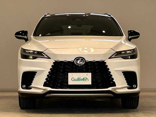 レクサス ＲＸ 350 Fスポーツ 宮城県 2023(令5)年 0.7万km ホワイトノーヴァガラスフレーク ワンオーナー/サンルーフ/４WD/セーフティシステムプラス/・プリクラッシュセーフティ/・レーダークルーズコントロール/・レーントレーシングアシスト/ブラインドスポットモニター/パノラミックビューモニター/ハンズフリーパワーバックドア/カラーヘッドアップディスプレイ/純正14インチタッチディスプレイオーディオ/・車載コネクティッドナビ/・フルセグTV/・AppleCareplay/AndroidAuto/革/ウルトラスエードコンビスポーツシート/シートヒーター/シートベンチレーション/8WAYパワーシート/ポジションメモリー/後席電動リクライニング/ディンプル革巻きステアリングホイール/パドルシフト/ステアリングヒーター/デジタルインナーミラー/スマートキー/プッシュスタート/純正21インチアルミホイール/アクセサリーコンセント