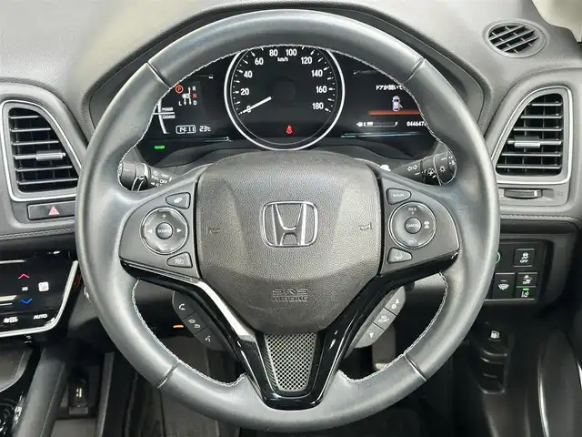 ホンダ ヴェゼル ハイブリッド Z ホンダセンシング 愛知県 2021(令3)年 4.5万km プラチナホワイトパール ・純正9インチナビ/・Bluetooth/・バックカメラ/・フルセグTV/・ホンダセンシング/・衝突被害軽減システム/・クルーズコントロール/・コーナーセンサー/・レーンキープアシスト/・オートライト/・LEDフォグランプ/・シートヒーター/・ETC/・純正AW/・純正フロアマット/・プッシュスタート/・スマートキー
