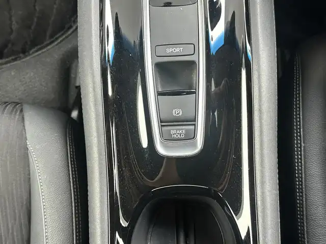 ホンダ ヴェゼル ハイブリッド Z ホンダセンシング 愛知県 2021(令3)年 4.5万km プラチナホワイトパール ・純正9インチナビ/・Bluetooth/・バックカメラ/・フルセグTV/・ホンダセンシング/・衝突被害軽減システム/・クルーズコントロール/・コーナーセンサー/・レーンキープアシスト/・オートライト/・LEDフォグランプ/・シートヒーター/・ETC/・純正AW/・純正フロアマット/・プッシュスタート/・スマートキー