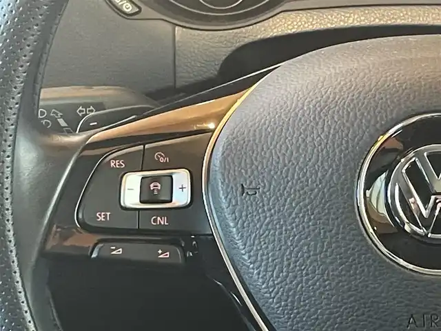 フォルクスワーゲン シャラン TSI ハイライン 高知県 2018(平30)年 4.1万km ディープブラックパールエフェクト 社外SDナビ/【CD/DVD/BT/フルセグTV】/バックカメラ/社外デジタルインナーミラー/前後ドラレコ/アダプティブクルーズコントロール/衝突被害軽減ブレーキ/車線逸脱警報/車線逸脱制御/ブラインドスポットモニター/横滑り防止/ルーフレール/両側パワースライドドア/パワーバックドア/ハーフレザーシート/シートヒーター/コーナー、バックセンサー/ETC/オートホールド/オートライト/純正LEDライト/スマートキー/プッシュスタート/パドルシフト/MTモード付きAT/アイドリングストップ/純正アルミホイール 17インチ/純正フロアマット