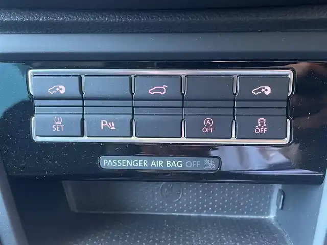 フォルクスワーゲン シャラン TSI ハイライン 高知県 2018(平30)年 4.1万km ディープブラックパールエフェクト 社外SDナビ/【CD/DVD/BT/フルセグTV】/バックカメラ/社外デジタルインナーミラー/前後ドラレコ/アダプティブクルーズコントロール/衝突被害軽減ブレーキ/車線逸脱警報/車線逸脱制御/ブラインドスポットモニター/横滑り防止/ルーフレール/両側パワースライドドア/パワーバックドア/ハーフレザーシート/シートヒーター/コーナー、バックセンサー/ETC/オートホールド/オートライト/純正LEDライト/スマートキー/プッシュスタート/パドルシフト/MTモード付きAT/アイドリングストップ/純正アルミホイール 17インチ/純正フロアマット