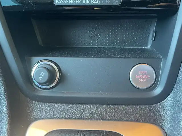 フォルクスワーゲン シャラン TSI ハイライン 高知県 2018(平30)年 4.1万km ディープブラックパールエフェクト 社外SDナビ/【CD/DVD/BT/フルセグTV】/バックカメラ/社外デジタルインナーミラー/前後ドラレコ/アダプティブクルーズコントロール/衝突被害軽減ブレーキ/車線逸脱警報/車線逸脱制御/ブラインドスポットモニター/横滑り防止/ルーフレール/両側パワースライドドア/パワーバックドア/ハーフレザーシート/シートヒーター/コーナー、バックセンサー/ETC/オートホールド/オートライト/純正LEDライト/スマートキー/プッシュスタート/パドルシフト/MTモード付きAT/アイドリングストップ/純正アルミホイール 17インチ/純正フロアマット