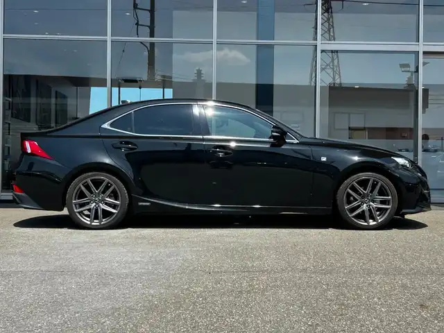 レクサス ＩＳ 300h Fスポーツ 富山県 2013(平25)年 6.3万km スターライトブラックガラスフレーク ワンオーナー/メモリナビ/フルセグテレビ/AM/FMラジオ　/Bluetooth接続/USB/バックカメラ/アイドリングストップ/ウィンカーミラー/プッシュスタート/クルーズコントロール/ビルトインETC/皮シート/D/N席シートヒーター/エアシート/D/N席パワーシート/純正フロアマット/純正18インチAW