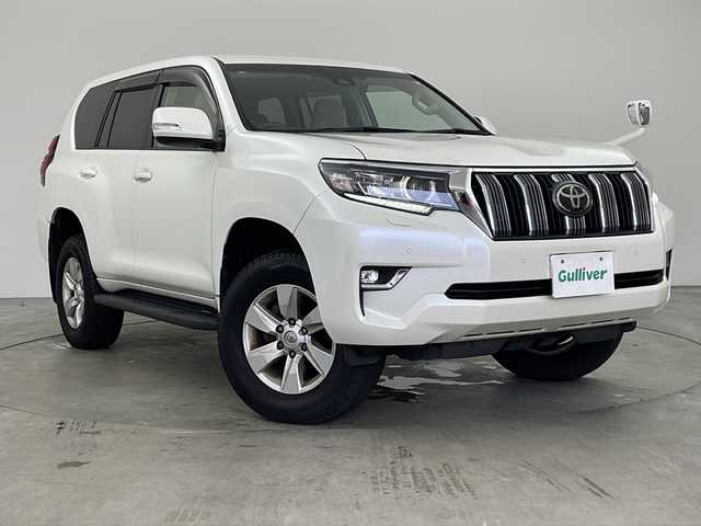 トヨタ ランドクルーザー プラド TX 兵庫県 2018(平30)年 5万km プレシャスホワイトパール ・純正ナビ&TV&SD&BT&CD&DVD/・ウッドコンビステアリング/・バックカメラ/・純正ドライブレコーダー/・スマートキー/・トヨタセーフティセンス/・プリクラッシュセーフティ/・レーンディパーチャーアラート/・クルーズコントロール/・オートマチックハイビーム/・クリアランスソナー/・ヘッドライトウォッシャー/・ビルトインETC /・カーテンエアバック/・LEDライト/・LEDフォグランプ/・純正フロアマット