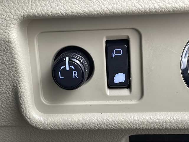 トヨタ ランドクルーザー プラド TX 兵庫県 2018(平30)年 5万km プレシャスホワイトパール ・純正ナビ&TV&SD&BT&CD&DVD/・ウッドコンビステアリング/・バックカメラ/・純正ドライブレコーダー/・スマートキー/・トヨタセーフティセンス/・プリクラッシュセーフティ/・レーンディパーチャーアラート/・クルーズコントロール/・オートマチックハイビーム/・クリアランスソナー/・ヘッドライトウォッシャー/・ビルトインETC /・カーテンエアバック/・LEDライト/・LEDフォグランプ/・純正フロアマット