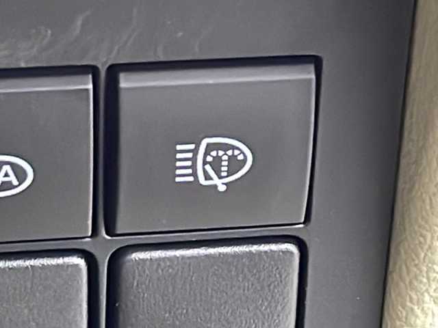 トヨタ ランドクルーザー プラド TX 兵庫県 2018(平30)年 5万km プレシャスホワイトパール ・純正ナビ&TV&SD&BT&CD&DVD/・ウッドコンビステアリング/・バックカメラ/・純正ドライブレコーダー/・スマートキー/・トヨタセーフティセンス/・プリクラッシュセーフティ/・レーンディパーチャーアラート/・クルーズコントロール/・オートマチックハイビーム/・クリアランスソナー/・ヘッドライトウォッシャー/・ビルトインETC /・カーテンエアバック/・LEDライト/・LEDフォグランプ/・純正フロアマット