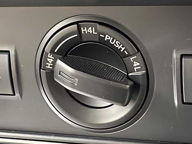 トヨタ ランドクルーザー プラド TX 兵庫県 2018(平30)年 5万km プレシャスホワイトパール ・純正ナビ&TV&SD&BT&CD&DVD/・ウッドコンビステアリング/・バックカメラ/・純正ドライブレコーダー/・スマートキー/・トヨタセーフティセンス/・プリクラッシュセーフティ/・レーンディパーチャーアラート/・クルーズコントロール/・オートマチックハイビーム/・クリアランスソナー/・ヘッドライトウォッシャー/・ビルトインETC /・カーテンエアバック/・LEDライト/・LEDフォグランプ/・純正フロアマット