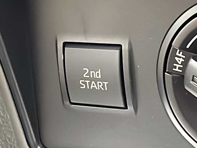 トヨタ ランドクルーザー プラド TX 兵庫県 2018(平30)年 5万km プレシャスホワイトパール ・純正ナビ&TV&SD&BT&CD&DVD/・ウッドコンビステアリング/・バックカメラ/・純正ドライブレコーダー/・スマートキー/・トヨタセーフティセンス/・プリクラッシュセーフティ/・レーンディパーチャーアラート/・クルーズコントロール/・オートマチックハイビーム/・クリアランスソナー/・ヘッドライトウォッシャー/・ビルトインETC /・カーテンエアバック/・LEDライト/・LEDフォグランプ/・純正フロアマット