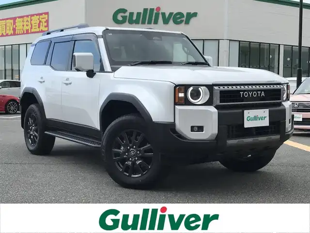 トヨタ ランドクルーザー ２５０ VX 鳥取県 2024(令6)年 0.2万km プラチナホワイトパールマイカ 純正12.3インチディスプレイオーディオ/（フルセグ/BT/HDMI/Miracast）/パノラミックビューモニター/デジタルインナーミラー・ETC2．0/サンルーフ/トヨタセーフティセンス/ブラインドスポットモニター/レーンキープアシスト/クリアランスソナー/レーダークルーズコントロール/前席シートヒーター/エアシート/運転席パワーシート/LEDヘットライト/フォグライト/純正18インチアルミホイール/プッシュエンジンスタート/スマートキー/フロアマット/ドアバイザー