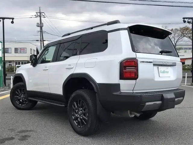 トヨタ ランドクルーザー ２５０ VX 鳥取県 2024(令6)年 0.2万km プラチナホワイトパールマイカ 純正12.3インチディスプレイオーディオ/（フルセグ/BT/HDMI/Miracast）/パノラミックビューモニター/デジタルインナーミラー・ETC2．0/サンルーフ/トヨタセーフティセンス/ブラインドスポットモニター/レーンキープアシスト/クリアランスソナー/レーダークルーズコントロール/前席シートヒーター/エアシート/運転席パワーシート/LEDヘットライト/フォグライト/純正18インチアルミホイール/プッシュエンジンスタート/スマートキー/フロアマット/ドアバイザー