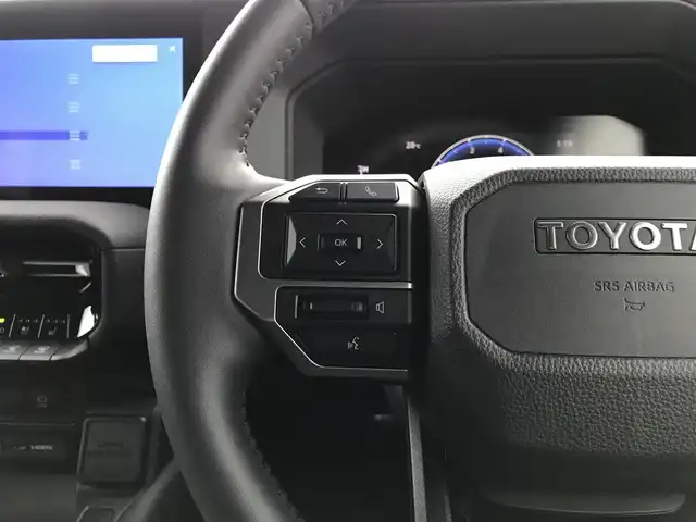 トヨタ ランドクルーザー ２５０ VX 鳥取県 2024(令6)年 0.2万km プラチナホワイトパールマイカ 純正12.3インチディスプレイオーディオ/（フルセグ/BT/HDMI/Miracast）/パノラミックビューモニター/デジタルインナーミラー・ETC2．0/サンルーフ/トヨタセーフティセンス/ブラインドスポットモニター/レーンキープアシスト/クリアランスソナー/レーダークルーズコントロール/前席シートヒーター/エアシート/運転席パワーシート/LEDヘットライト/フォグライト/純正18インチアルミホイール/プッシュエンジンスタート/スマートキー/フロアマット/ドアバイザー