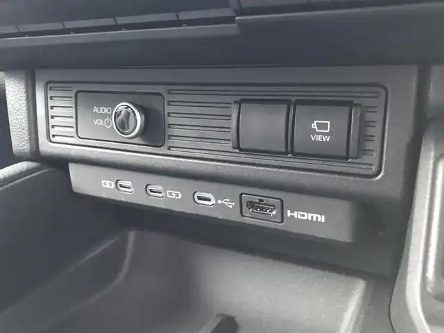 トヨタ ランドクルーザー ２５０ VX 鳥取県 2024(令6)年 0.2万km プラチナホワイトパールマイカ 純正12.3インチディスプレイオーディオ/（フルセグ/BT/HDMI/Miracast）/パノラミックビューモニター/デジタルインナーミラー・ETC2．0/サンルーフ/トヨタセーフティセンス/ブラインドスポットモニター/レーンキープアシスト/クリアランスソナー/レーダークルーズコントロール/前席シートヒーター/エアシート/運転席パワーシート/LEDヘットライト/フォグライト/純正18インチアルミホイール/プッシュエンジンスタート/スマートキー/フロアマット/ドアバイザー