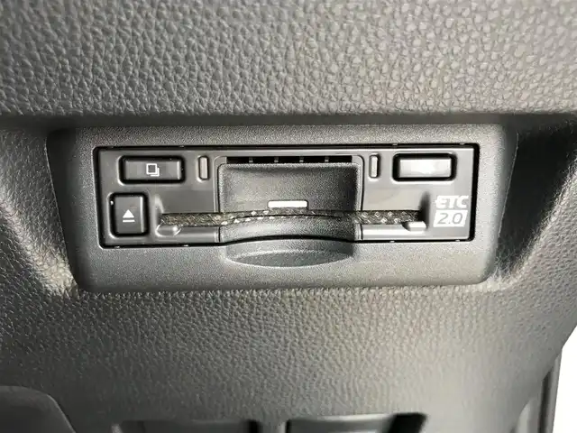 トヨタ ランドクルーザー ２５０ VX 鳥取県 2024(令6)年 0.2万km プラチナホワイトパールマイカ 純正12.3インチディスプレイオーディオ/（フルセグ/BT/HDMI/Miracast）/パノラミックビューモニター/デジタルインナーミラー・ETC2．0/サンルーフ/トヨタセーフティセンス/ブラインドスポットモニター/レーンキープアシスト/クリアランスソナー/レーダークルーズコントロール/前席シートヒーター/エアシート/運転席パワーシート/LEDヘットライト/フォグライト/純正18インチアルミホイール/プッシュエンジンスタート/スマートキー/フロアマット/ドアバイザー