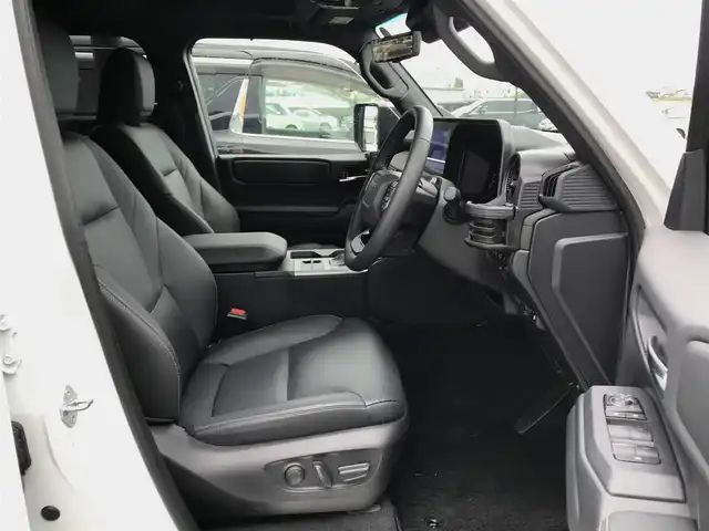 トヨタ ランドクルーザー ２５０ VX 鳥取県 2024(令6)年 0.2万km プラチナホワイトパールマイカ 純正12.3インチディスプレイオーディオ/（フルセグ/BT/HDMI/Miracast）/パノラミックビューモニター/デジタルインナーミラー・ETC2．0/サンルーフ/トヨタセーフティセンス/ブラインドスポットモニター/レーンキープアシスト/クリアランスソナー/レーダークルーズコントロール/前席シートヒーター/エアシート/運転席パワーシート/LEDヘットライト/フォグライト/純正18インチアルミホイール/プッシュエンジンスタート/スマートキー/フロアマット/ドアバイザー