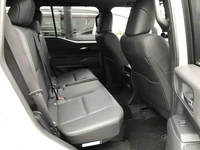 トヨタ ランドクルーザー ２５０ VX 鳥取県 2024(令6)年 0.2万km プラチナホワイトパールマイカ 純正12.3インチディスプレイオーディオ/（フルセグ/BT/HDMI/Miracast）/パノラミックビューモニター/デジタルインナーミラー・ETC2．0/サンルーフ/トヨタセーフティセンス/ブラインドスポットモニター/レーンキープアシスト/クリアランスソナー/レーダークルーズコントロール/前席シートヒーター/エアシート/運転席パワーシート/LEDヘットライト/フォグライト/純正18インチアルミホイール/プッシュエンジンスタート/スマートキー/フロアマット/ドアバイザー