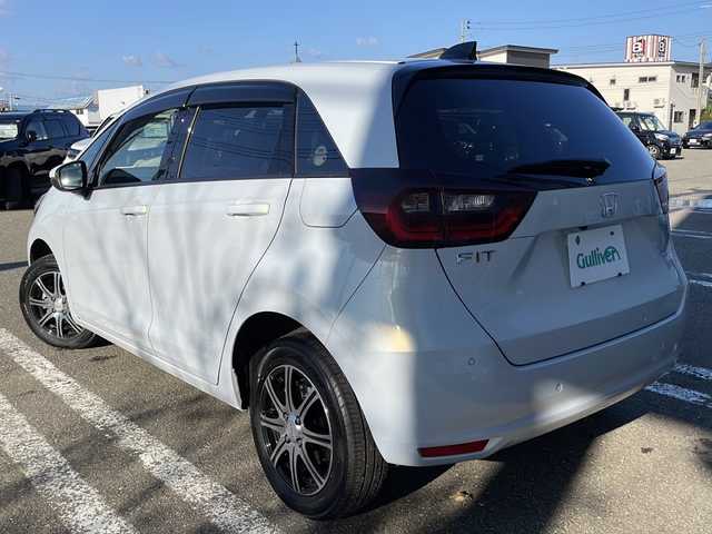 ホンダ フィット ホーム 秋田県 2020(令2)年 0.9万km プレミアムサンライトホワイトパール 純正メモリナビ/純正BT、フルセグTV、CD、DVD/バックカメラ/社外ドライブレコーダー/前後コーナーセンサー/社外15インチAW/スタッドレスタイヤ積込み/ETC/スペアキー/４WD/保証書、取説
