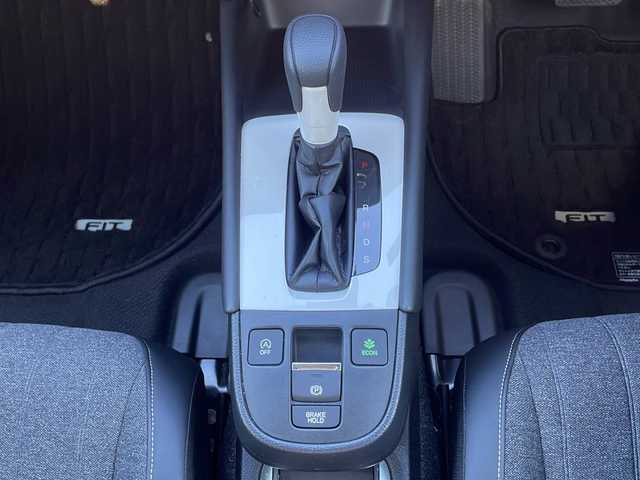 ホンダ フィット ホーム 秋田県 2020(令2)年 0.9万km プレミアムサンライトホワイトパール 純正メモリナビ/純正BT、フルセグTV、CD、DVD/バックカメラ/社外ドライブレコーダー/前後コーナーセンサー/社外15インチAW/スタッドレスタイヤ積込み/ETC/スペアキー/４WD/保証書、取説