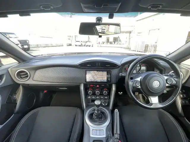 トヨタ ８６ GT 群馬県 2018(平30)年 5.7万km クリスタルホワイトパール 純正メモリナビゲーション/（CD/DVD/SD/BT/フルセグTV）/バックカメラ/ETC/クルーズコントロール/ステアリングスイッチ/プッシュスタート/LEDヘッドライト/フォグライト/オートライト/電格ミラー/ドアバイザー/純正フロアマット/純正17インチアルミホイール