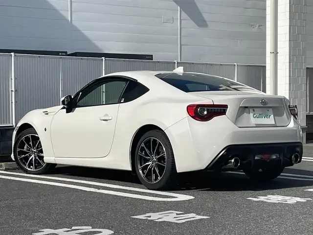 トヨタ ８６ GT 群馬県 2018(平30)年 5.7万km クリスタルホワイトパール 純正メモリナビゲーション/（CD/DVD/SD/BT/フルセグTV）/バックカメラ/ETC/クルーズコントロール/ステアリングスイッチ/プッシュスタート/LEDヘッドライト/フォグライト/オートライト/電格ミラー/ドアバイザー/純正フロアマット/純正17インチアルミホイール