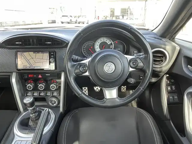 トヨタ ８６ GT 群馬県 2018(平30)年 5.7万km クリスタルホワイトパール 純正メモリナビゲーション/（CD/DVD/SD/BT/フルセグTV）/バックカメラ/ETC/クルーズコントロール/ステアリングスイッチ/プッシュスタート/LEDヘッドライト/フォグライト/オートライト/電格ミラー/ドアバイザー/純正フロアマット/純正17インチアルミホイール