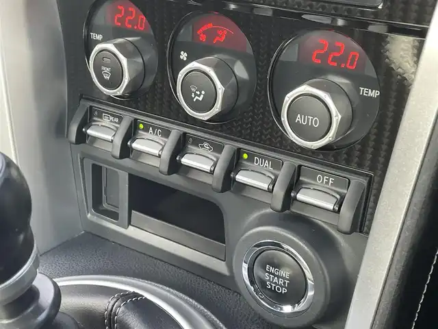 トヨタ ８６ GT 群馬県 2018(平30)年 5.7万km クリスタルホワイトパール 純正メモリナビゲーション/（CD/DVD/SD/BT/フルセグTV）/バックカメラ/ETC/クルーズコントロール/ステアリングスイッチ/プッシュスタート/LEDヘッドライト/フォグライト/オートライト/電格ミラー/ドアバイザー/純正フロアマット/純正17インチアルミホイール