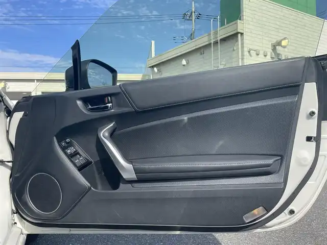 トヨタ ８６ GT 群馬県 2018(平30)年 5.7万km クリスタルホワイトパール 純正メモリナビゲーション/（CD/DVD/SD/BT/フルセグTV）/バックカメラ/ETC/クルーズコントロール/ステアリングスイッチ/プッシュスタート/LEDヘッドライト/フォグライト/オートライト/電格ミラー/ドアバイザー/純正フロアマット/純正17インチアルミホイール