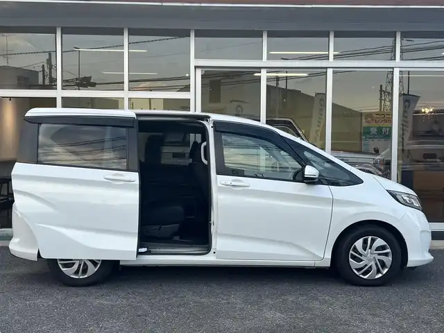 ホンダ フリード＋ G 山口県 2017(平29)年 3.6万km ホワイトオーキッドパール 純正メモリーナビ/フルセグTV/バックカメラ/両側パワースライドドア /オートライト/ウィンカーミラー/純正フロアマット/純正ドアバイザー/純正LEDヘッドライト/エンジンプッシュスタート/ビルトインETC