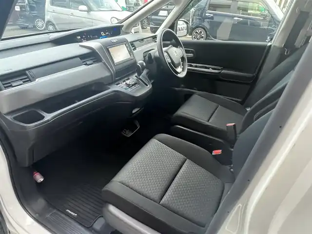 ホンダ フリード＋ G 山口県 2017(平29)年 3.6万km ホワイトオーキッドパール 純正メモリーナビ/フルセグTV/バックカメラ/両側パワースライドドア /オートライト/ウィンカーミラー/純正フロアマット/純正ドアバイザー/純正LEDヘッドライト/エンジンプッシュスタート/ビルトインETC