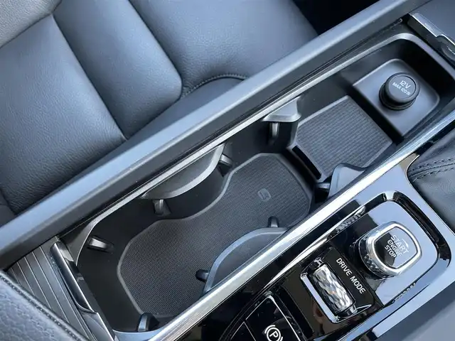 ボルボ Ｖ６０ T5 インスクリプション 東京都 2018(平30)年 2.5万km ワイン 純正ナビ/360°カメラ/レザーシート/ETC2.0/衝突軽減ブレーキ/アダプティブクルーズコントロール/純正17インチアルミホイール/フルセグTV/ドライブレコーダー/シートヒーター/スマートキー/プッシュスタート