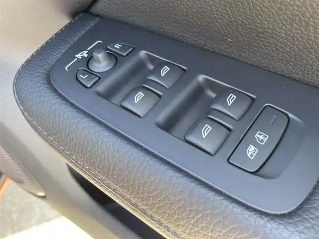 ボルボ Ｖ６０ T5 インスクリプション 東京都 2018(平30)年 2.5万km ワイン 純正ナビ/360°カメラ/レザーシート/ETC2.0/衝突軽減ブレーキ/アダプティブクルーズコントロール/純正17インチアルミホイール/フルセグTV/ドライブレコーダー/シートヒーター/スマートキー/プッシュスタート