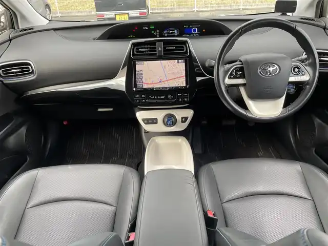 トヨタ プリウス A プレミアム　ツーリングセレ 鳥取県 2016(平28)年 5万km ホワイトパールクリスタルシャイン アルパイン９型ナビ／フルセグ／ＤＶＤ／ＣＤ／ＢＴ/バックカメラ/トヨタセーフテセンス/レーダークルーズコントロール/レーンキープアシスト/ヘットアップディスプレイ・ＢＳＭ/黒レザーシート/前席シートヒーター/運転席パワーシート/LEDヘットライト/LEDフォグランプ/純正１７インチアルミホイール/純正OPブラックホイールキャップ/プッシュスタート/フロアマット/ドアバイザー